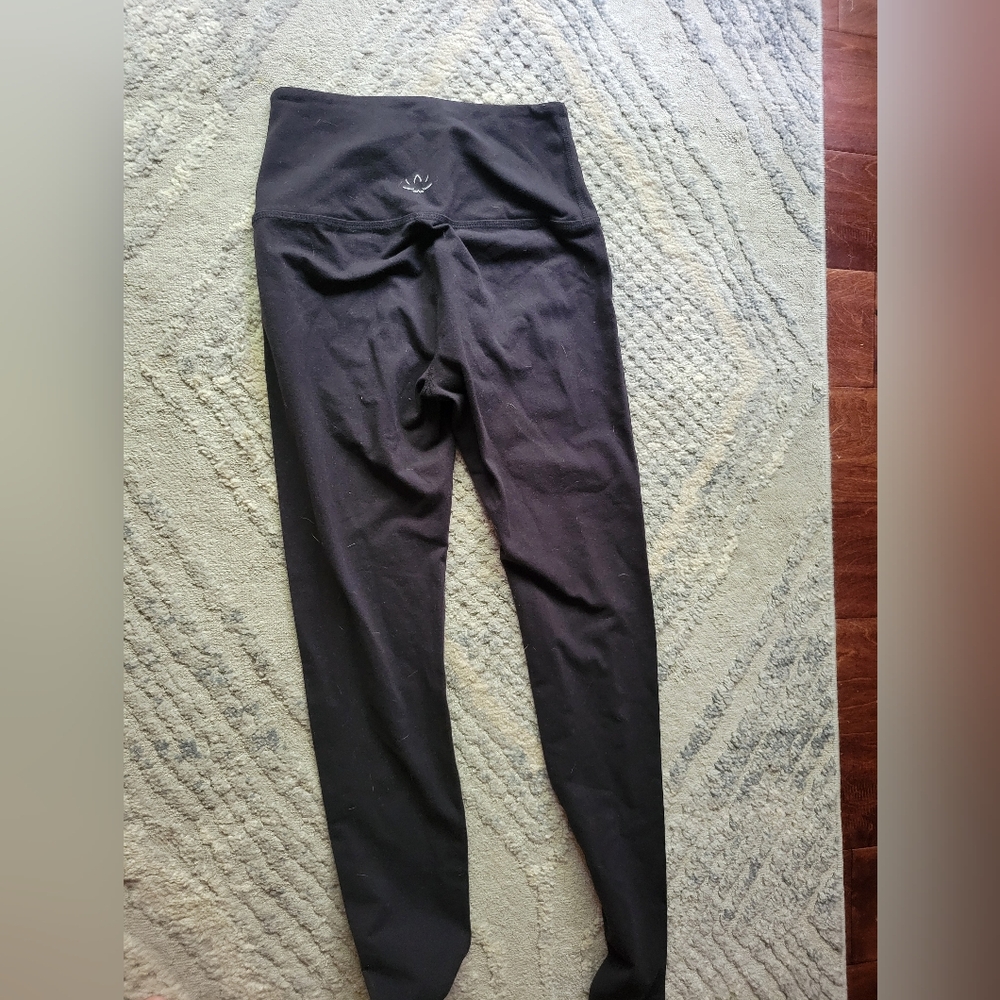 Womens Beyond Yoga Black Leggings Medium